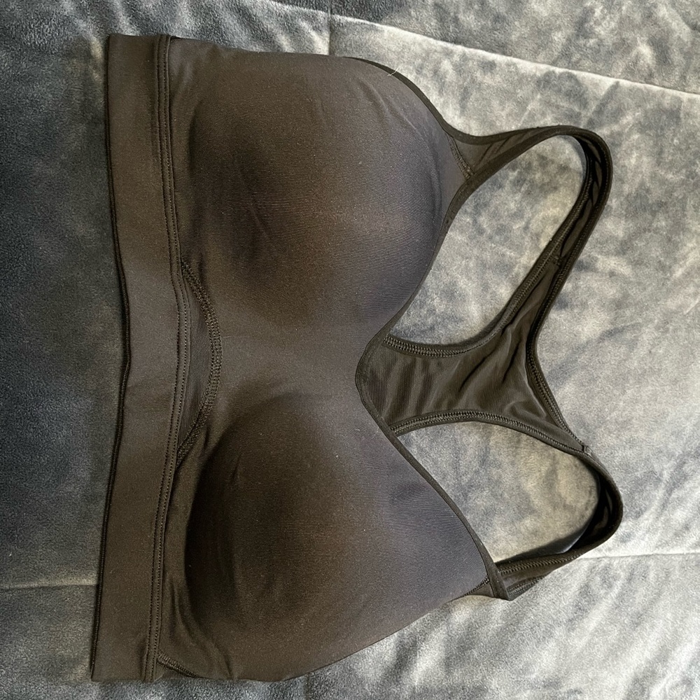 Black Old Navy sports bra